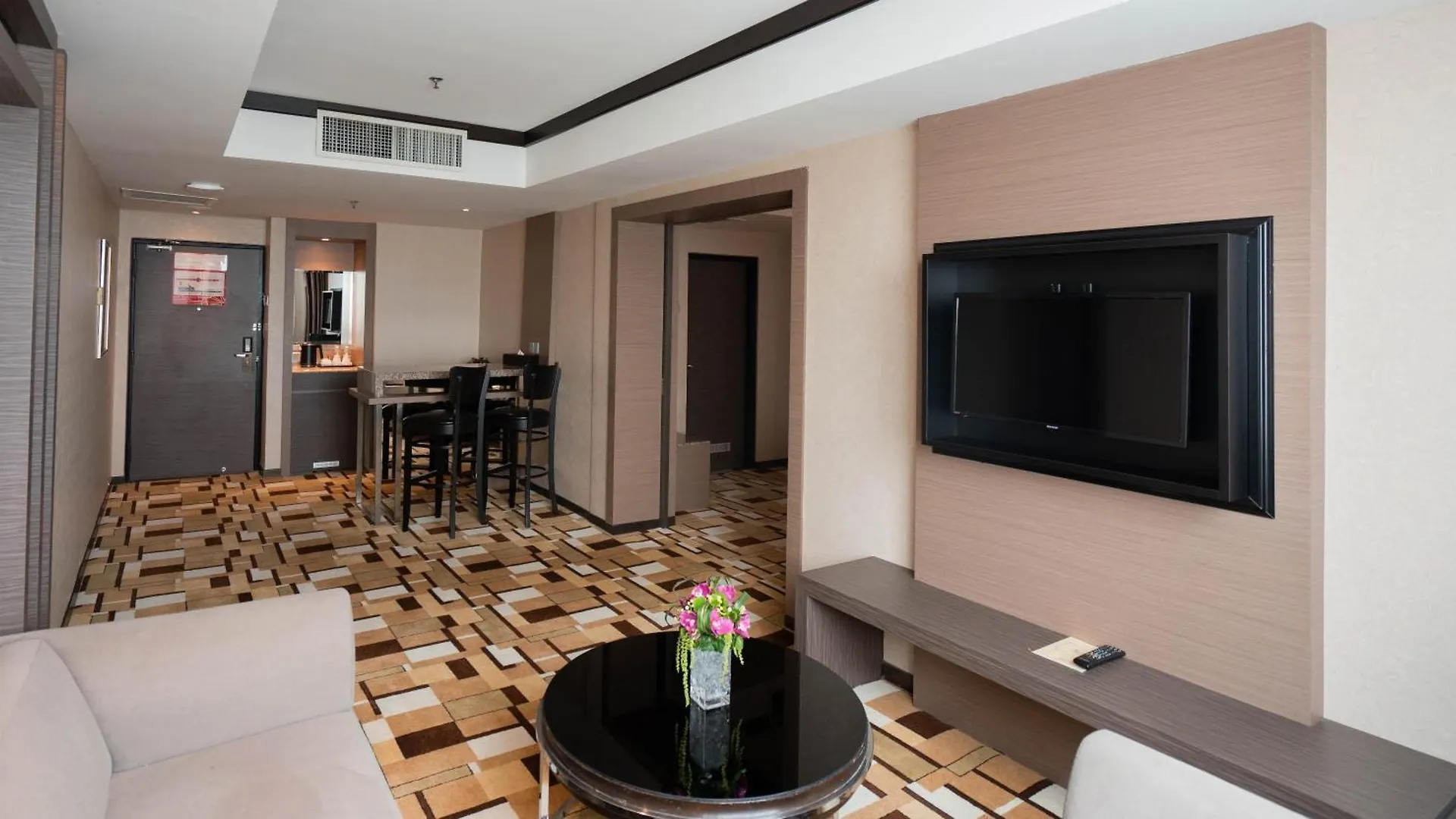 Grand Paragon Hotel Johor Bahru 4*,